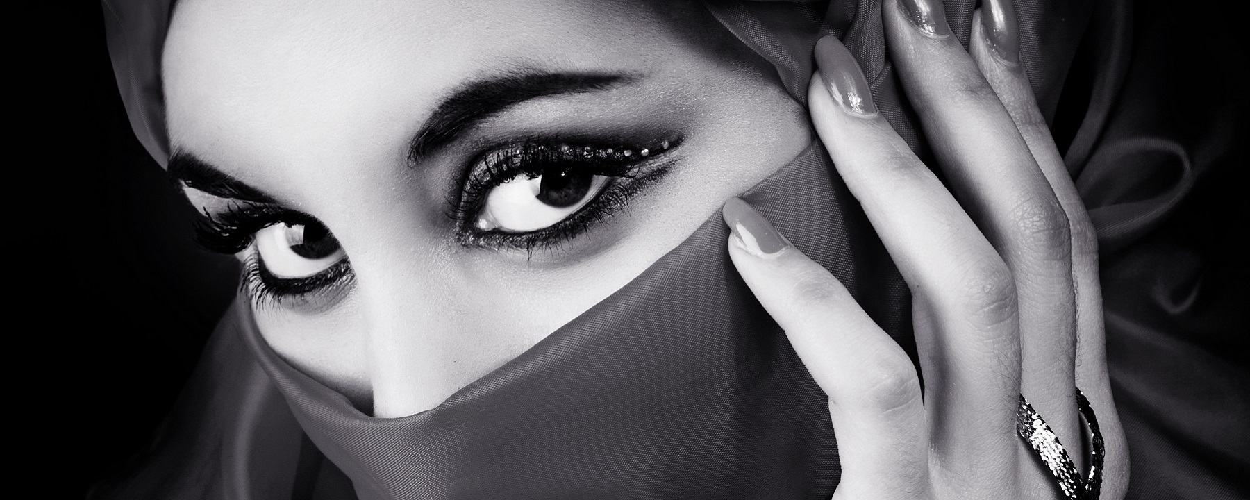 You are currently viewing The Burka Experience – Understanding the Women Behind the Scarves