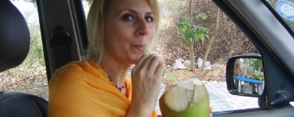 You are currently viewing Toot toot! The ABCs of Eating Tender Indian COCOnuts on the Street
