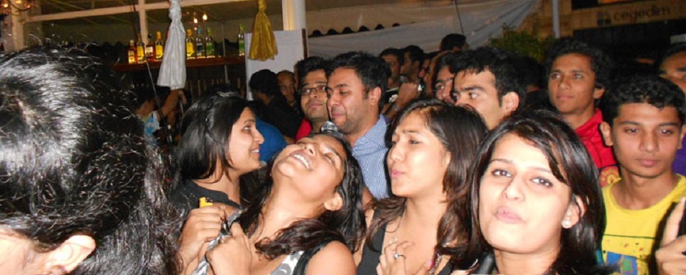 Read more about the article The Indian Sausage Fest, Always More Men Than Women at Nightlife Venues