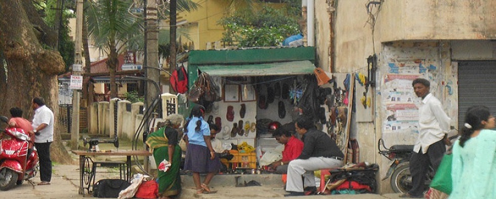 Read more about the article Bangalore Street Life Part 2: Entrepreneurs, Sleeping Beauties & Men Who Pee